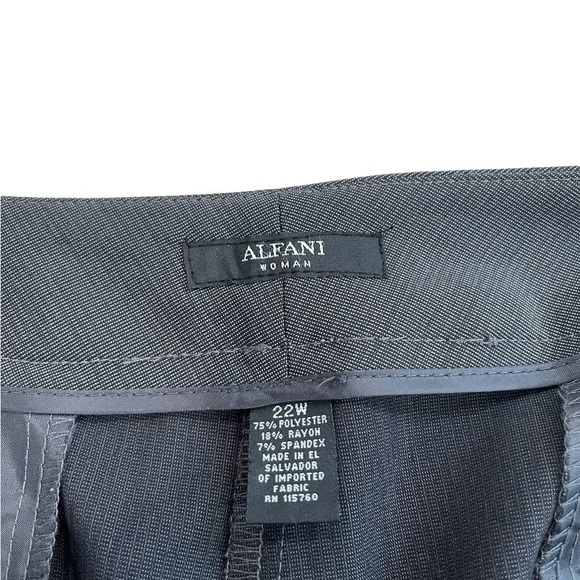 Alfani Dress Pants Women’s Plus Size 22W Gray with zipper and clasps - Picture 4 of 6